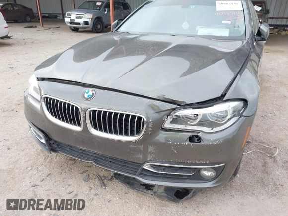 2014 BMW 5 Series 535d with VIN WBAXA5C58ED689864, listed as a IAAI auction lot 40983130 with 139,104 mi miles and . Bid and sale history available at carsss.com. Image 6.