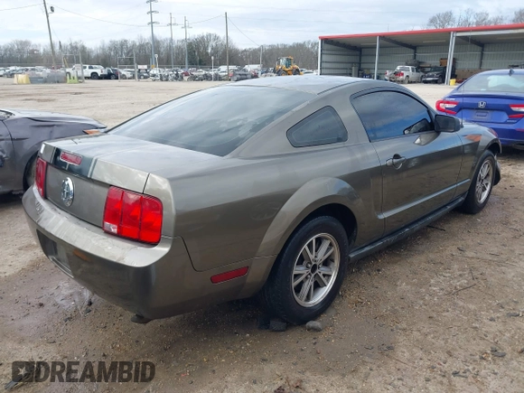 2005 Ford Mustang Deluxe with VIN 1ZVFT80N955159084, listed as a IAAI auction lot 41501154 with 222,942 mi miles. Bid and sale history available at carsss.com. Image 4.
