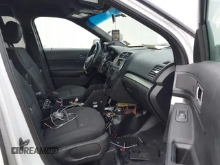 2016 Ford Police Interceptor Utility z VIN 1FM5K8AR5GGC67532, wystawiony jako IAAI lot #42183690 z przebiegiem 116 244 mil mil oraz . Historia ofert i sprzedaży dostępna na DreamBid. Obrazek 5.