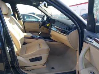 2008 BMW X5 4.8i z VIN 5UXFE83578LZ47417, wystawiony jako IAAI lot #42103465 z przebiegiem 130 942 mil mil oraz . Historia ofert i sprzedaży dostępna na DreamBid. Obrazek 5.