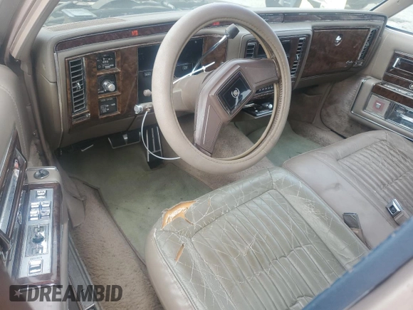 1990 Cadillac Brougham с VIN 1G6DW54Y1LR710024, выставлен на аукционе Copart как лот 88406975 с пробегом 183 170 миль миль и Чистый • Clean title. История ставок и продаж доступна на DreamBid. Изображение 8.