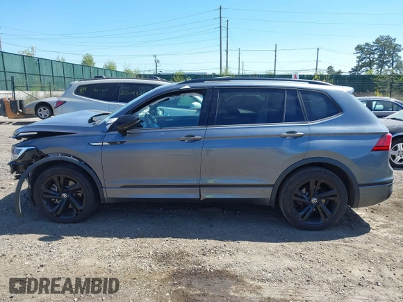 2023 Volkswagen Tiguan SE R-Line Black с VIN 3VV8B7AX7PM102793, выставлен на аукционе IAAI как лот 42154788 с пробегом 15 061 миль миль и . История ставок и продаж доступна на DreamBid. Изображение 14.