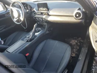 2021 Mazda MX-5 Miata Grand Touring z VIN JM1NDAM70M0458182, wystawiony jako Copart lot #43274345 z przebiegiem 14 483 mil mil oraz Czysty tytuł • Clean title. Historia ofert i sprzedaży dostępna na DreamBid. Obrazek 8.