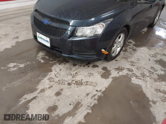 2014 Chevrolet Cruze 1LT z VIN 1G1PC5SB6E7178357, wystawiony jako IAAI lot #41724931 z przebiegiem 122 786 mil mil oraz . Historia ofert i sprzedaży dostępna na DreamBid. Obrazek 6.