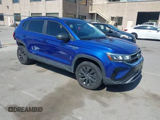 2023 Volkswagen Taos S z VIN 3VVDX7B24PM382465, wystawiony jako IAAI lot #42034661 z przebiegiem 26 778 mil mil oraz . Historia ofert i sprzedaży dostępna na DreamBid. Obrazek 1.