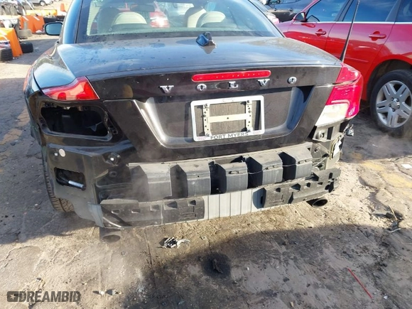 2013 Volvo C70 T5 with VIN YV1672MC2DJ139417, listed as a IAAI auction lot 41589476 with 71,890 mi miles. Bid and sale history available at carsss.com. Image 6.