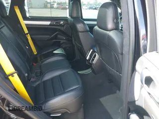 2015 Porsche Cayenne Turbo z VIN WP1AC2A2XFLA80727, wystawiony jako IAAI lot #42031257 z przebiegiem 83 368 mil mil oraz . Historia ofert i sprzedaży dostępna na DreamBid. Obrazek 8.