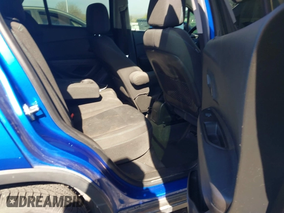 2015 Chevrolet Trax LS with VIN KL7CJKSB8FB116027, listed as a IAAI auction lot 41915553 with 105,541 mi miles. Bid and sale history available at carsss.com. Image 8.