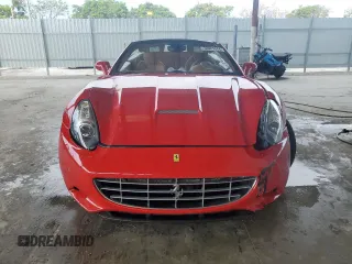 2013 Ferrari California z VIN ZFF65TJA0D0194573, wystawiony jako Copart lot #72021374 z przebiegiem 67 191 mil mil oraz Szkody całkowita. Historia ofert i sprzedaży dostępna na DreamBid. Obrazek 5.
