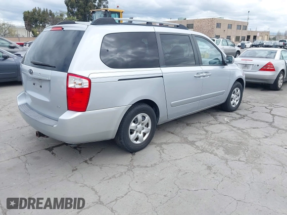 2008 Kia Sedona LX with VIN KNDMB233X86247628, listed as a IAAI auction lot 41918756 with 89,463 mi miles. Bid and sale history available at carsss.com. Image 4.