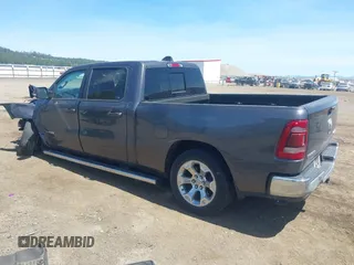 2022 Ram 1500 Big Horn z VIN 1C6SRFMT8NN481607, wystawiony jako IAAI lot #42359931 z przebiegiem 35 893 mil mil oraz . Historia ofert i sprzedaży dostępna na DreamBid. Obrazek 3.