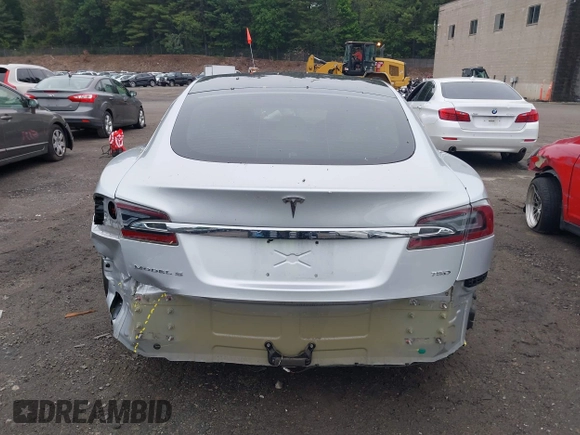 2018 Tesla Model S 75D с VIN 5YJSA1E26JF264767, выставлен на аукционе IAAI как лот 42434614 с пробегом 38 054 миль миль и . История ставок и продаж доступна на DreamBid. Изображение 17.