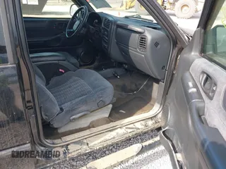 2000 Chevrolet Blazer LS z VIN 1GNCT18W1YK112722, wystawiony jako IAAI lot #41758275 z przebiegiem 157 730 mil mil oraz . Historia ofert i sprzedaży dostępna na DreamBid. Obrazek 5.