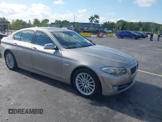2011 BMW 5 Series 535i z VIN WBAFR7C50BC803633, wystawiony jako IAAI lot #42281444 z przebiegiem 240 903 mil mil oraz . Historia ofert i sprzedaży dostępna na DreamBid. Obrazek 1.