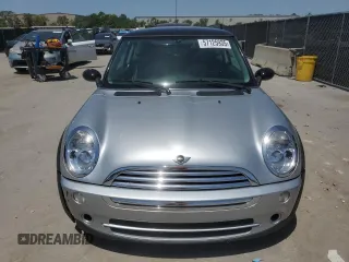 2005 MINI Hardtop z VIN WMWRC33555TJ70669, wystawiony jako Copart lot #57125935 z przebiegiem 100 228 mil mil oraz Czysty tytuł • Clean title. Historia ofert i sprzedaży dostępna na DreamBid. Obrazek 5.