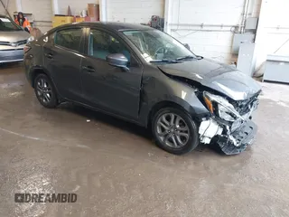 2019 Toyota Yaris L z VIN 3MYDLBYV3KY508686, wystawiony jako IAAI lot #42027189 z przebiegiem 84 769 mil mil oraz . Historia ofert i sprzedaży dostępna na DreamBid. Obrazek 1.