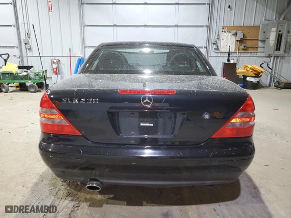 2000 Mercedes-Benz SLK-Class Kompressor with VIN WDBKK47F4YF165805, listed as a Copart auction lot 86942634 with NaN miles and Salvage Title. Bid and sale history available at carsss.com. Image 6.