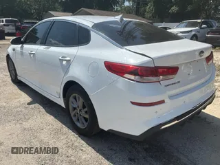 2020 Kia Optima LX z VIN 5XXGT4L3XLG424131, wystawiony jako Copart lot #58157845 z przebiegiem 103 682 mil mil oraz Czysty tytuł • Clean title. Historia ofert i sprzedaży dostępna na DreamBid. Obrazek 3.