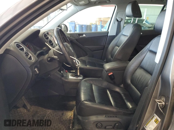 2011 Volkswagen Tiguan SEL z VIN WVGBV7AXXBW559663, wystawiony jako Copart lot #52307905 z przebiegiem 125 263 mil mil oraz Szkoda całkowita • Salvage title. Historia ofert i sprzedaży dostępna na DreamBid. Obrazek 7.