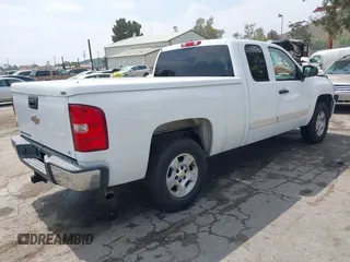 2008 Chevrolet Silverado 1500 1LT with VIN 1GCEC19JX8Z313921, listed as a IAAI auction lot 41902153 with 180,265 mi miles and . Bid and sale history available at DreamBid. Image 4.