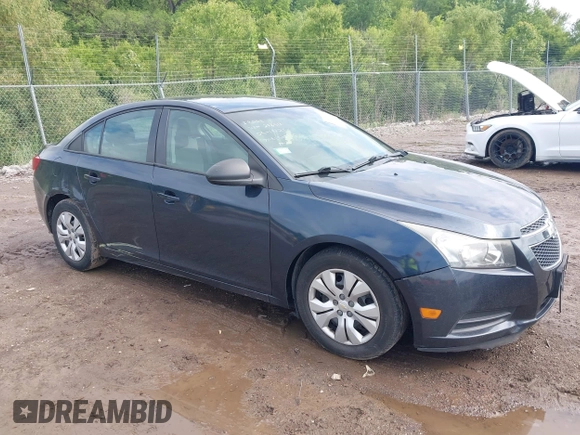2014 Chevrolet Cruze LS z VIN 1G1PA5SG3E7286517, wystawiony jako IAAI lot #42427439 z przebiegiem 189 364 mil mil oraz . Historia ofert i sprzedaży dostępna na DreamBid. Obrazek 1.