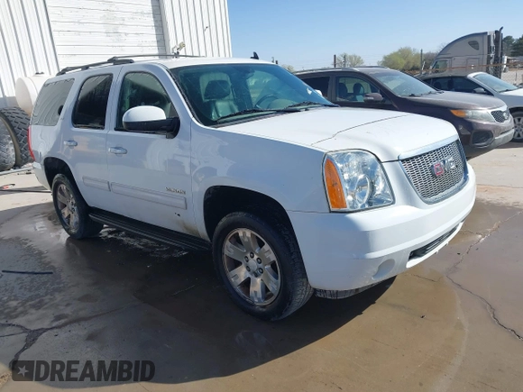 2011 GMC Yukon SLT with VIN 1GKS2CE03BR397395, listed as a IAAI auction lot 41813501 with 220,443 mi miles. Bid and sale history available at carsss.com. Image 1.