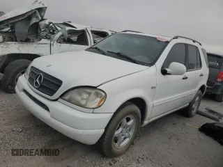 2000 Mercedes-Benz M-Class with VIN 4JGAB54E2YA170332, listed as a Copart auction lot 73206804 with 121,910 mi miles and Non Repairable. Bid and sale history available at carsss.com. Image 1.