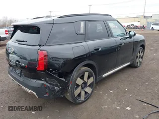 2025 MINI Countryman S z VIN WMZ23GA06S7P27483, wystawiony jako IAAI lot #42043477 z przebiegiem 3 781 mil mil oraz . Historia ofert i sprzedaży dostępna na DreamBid. Obrazek 4.