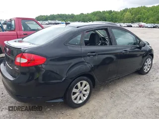 2013 Ford Fiesta SE z VIN 3FADP4BJ6DM218088, wystawiony jako IAAI lot #42319209 z przebiegiem 109 208 mil mil oraz . Historia ofert i sprzedaży dostępna na DreamBid. Obrazek 6.