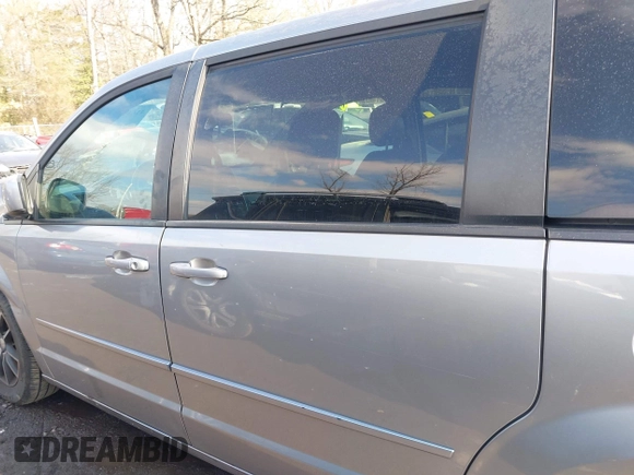 2016 Dodge Grand Caravan SE with VIN 2C4RDGBG7GR252195, listed as a IAAI auction lot 41415977 with 199,453 mi miles and . Bid and sale history available at DreamBid. Image 15.