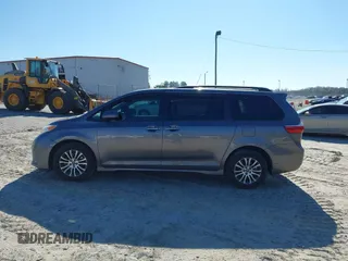 2018 Toyota Sienna XLE Auto Access Seat with VIN 5TDYZ3DC4JS958698, listed as a IAAI auction lot 41815340 with 164,903 mi miles. Bid and sale history available at carsss.com. Image 14.