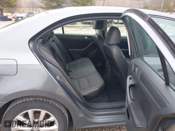 2011 Volkswagen Jetta SE with VIN 3VWDZ7AJ5BM377346, listed as a IAAI auction lot 41967856 with 139,475 mi miles and . Bid and sale history available at DreamBid. Image 8.