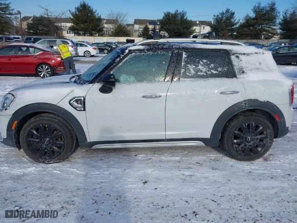 2017 MINI Countryman Cooper S with VIN WMZYT3C39H3B66080, listed as a IAAI auction lot 41399167 with NaN miles. Bid and sale history available at carsss.com. Image 14.