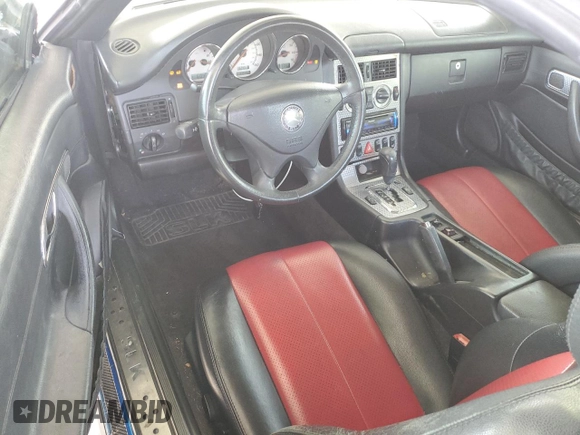 2001 Mercedes-Benz SLK 230 Kompressor с VIN WDBKK49F81F171836, выставлен на аукционе Copart как лот 45550685 с пробегом 114 382 миль миль и Списание • Salvage title. История ставок и продаж доступна на DreamBid. Изображение 8.