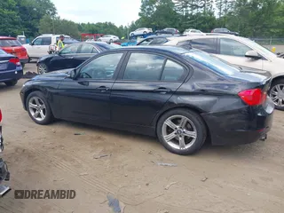 2014 BMW 3 Series 328i xDrive z VIN WBA3B5C54EF958961, wystawiony jako IAAI lot #42542378 z przebiegiem 310 348 mil mil oraz . Historia ofert i sprzedaży dostępna na DreamBid. Obrazek 14.