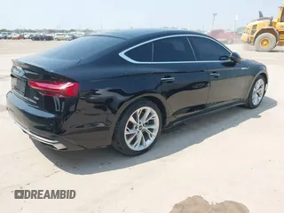 2023 Audi A5 Sportback Premium Plus z VIN WAUCBCF5XPA036226, wystawiony jako IAAI lot #42268816 z przebiegiem 13 141 mil mil oraz . Historia ofert i sprzedaży dostępna na DreamBid. Obrazek 4.
