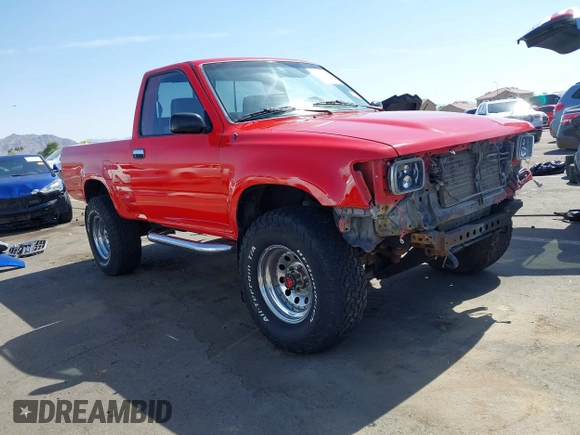 1990 Toyota Pickup DX z VIN JT4RN01P7L7019709, wystawiony jako IAAI lot #42448995 z przebiegiem 144 469 mil mil oraz . Historia ofert i sprzedaży dostępna na DreamBid. Obrazek 1.