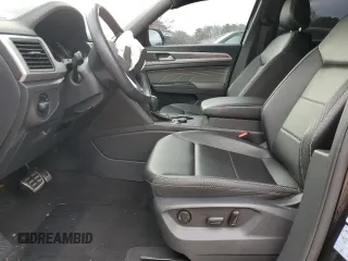 2021 Volkswagen Atlas SE z VIN 1V2NE2CAXMC215542, wystawiony jako Copart lot #84109954 z przebiegiem 63 525 mil mil oraz Szkoda całkowita • Salvage title. Historia ofert i sprzedaży dostępna na DreamBid. Obrazek 7.