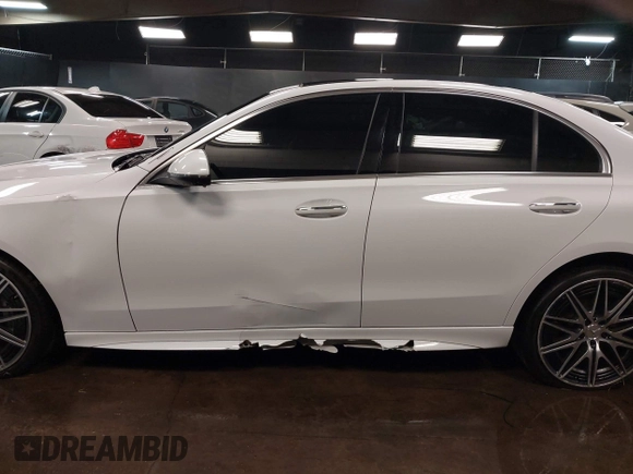 2024 Mercedes-Benz C 43 AMG z VIN W1KAF8HB8RR161248, wystawiony jako IAAI lot #42016332 z przebiegiem 3 161 mil mil oraz . Historia ofert i sprzedaży dostępna na DreamBid. Obrazek 14.