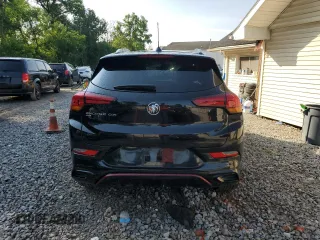 2023 Buick Encore GX Select z VIN KL4MMESL9PB055582, wystawiony jako Copart lot #62452115 z przebiegiem 30 207 mil mil oraz Szkoda całkowita • Salvage title. Historia ofert i sprzedaży dostępna na DreamBid. Obrazek 6.
