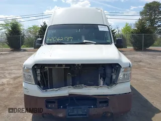 2018 Nissan NV Cargo S z VIN 1N6BF0LY7JN800787, wystawiony jako IAAI lot #42062137 z przebiegiem 221 082 mil mil oraz . Historia ofert i sprzedaży dostępna na DreamBid. Obrazek 13.