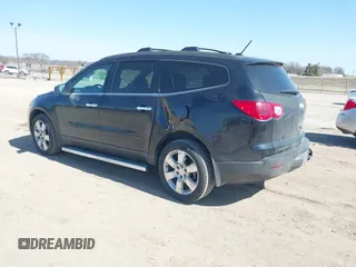 2011 Chevrolet Traverse 1LT z VIN 1GNKRGEDXBJ413826, wystawiony jako IAAI lot #41774666 z przebiegiem 190 483 mil mil oraz . Historia ofert i sprzedaży dostępna na DreamBid. Obrazek 3.