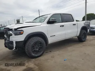 2025 Ram 1500 Rebel z VIN 1C6SRFLP7SN584078, wystawiony jako Copart lot #64027035 z przebiegiem 7 584 mil mil oraz Czysty tytuł • Clean title. Historia ofert i sprzedaży dostępna na DreamBid. Obrazek 1.