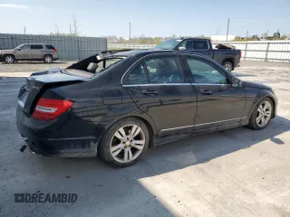 2012 Mercedes-Benz C 300 Sport z VIN WDDGF8BB4CA701042, wystawiony jako Copart lot #56506425 z przebiegiem 153 822 mil mil oraz Szkoda całkowita • Salvage title. Historia ofert i sprzedaży dostępna na DreamBid. Obrazek 3.