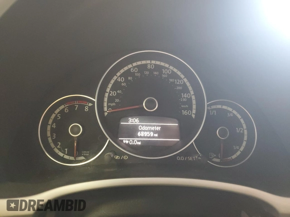 2013 Volkswagen Beetle 2.5L с VIN 3VW5P7AT5DM811974, выставлен на аукционе Copart как лот 56853015 с пробегом 68 959 миль миль и На запчасти • Non repairable. История ставок и продаж доступна на DreamBid. Изображение 9.