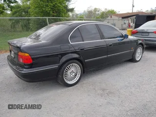 1997 BMW 5 Series 540i z VIN WBADE6324VBW51093, wystawiony jako IAAI lot #42127597 z przebiegiem 232 398 mil mil oraz . Historia ofert i sprzedaży dostępna na DreamBid. Obrazek 4.