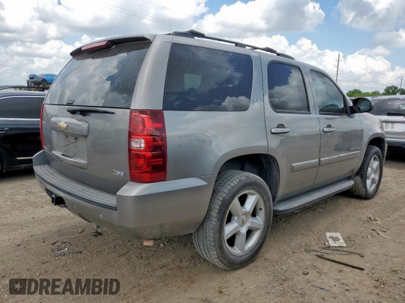 2008 Chevrolet Tahoe 3LT z VIN 1GNFC13008R275028, wystawiony jako Copart lot #62083755 z przebiegiem 196 299 mil mil oraz Czysty tytuł • Clean title. Historia ofert i sprzedaży dostępna na DreamBid. Obrazek 3.