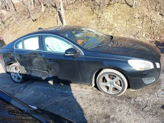 2013 Volvo S60 T5 Premier with VIN YV1612FS1D2193503, listed as a IAAI auction lot 41581448 with 66,406 mi miles. Bid and sale history available at carsss.com. Image 14.