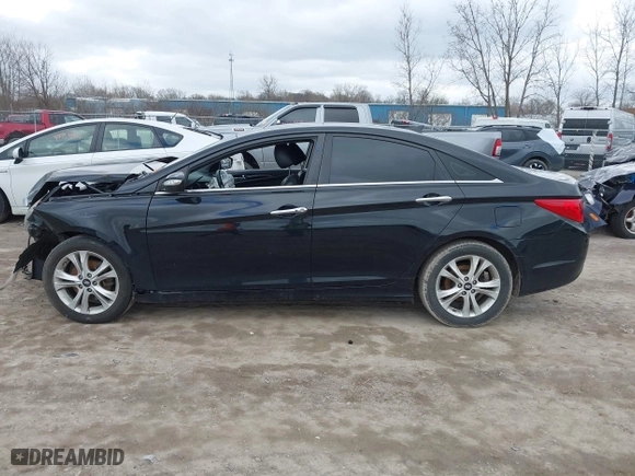 2013 Hyundai Sonata SE with VIN 5NPEC4AC6DH726709, listed as a IAAI auction lot 41967181 with 129,109 mi miles. Bid and sale history available at carsss.com. Image 14.