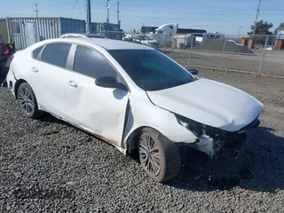 2023 Kia Forte GT-Line z VIN 3KPF54AD3PE587784, wystawiony jako IAAI lot #41966885 z przebiegiem 19 981 mil mil oraz . Historia ofert i sprzedaży dostępna na DreamBid. Obrazek 1.